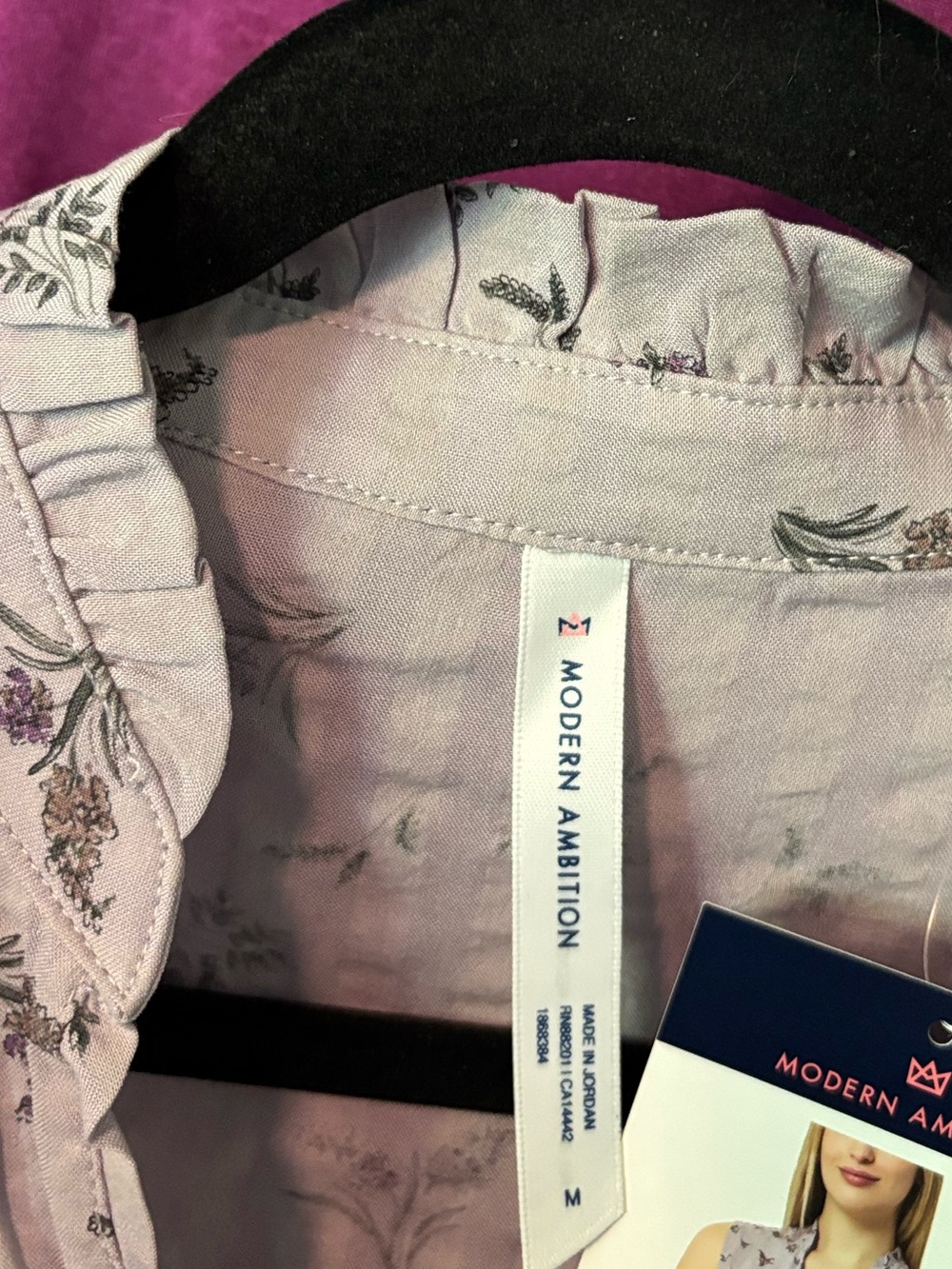 🚨$10🚨* 2/$30 Ruffle Collar Sleeveless Floral Top, blouse purple floral - Picture 8 of 10
